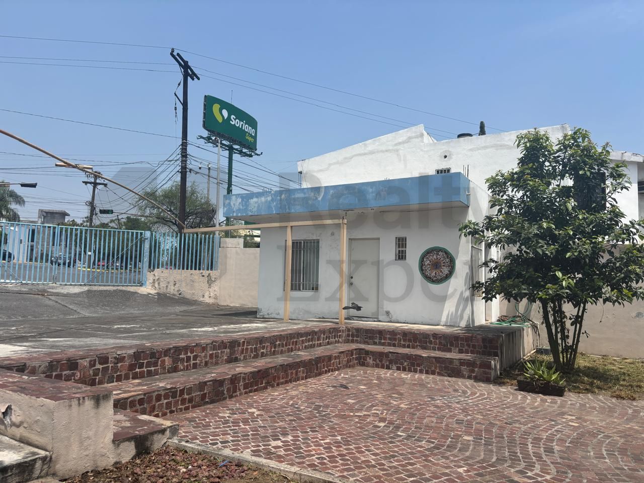 Local en Venta en Cumbres 3 sector