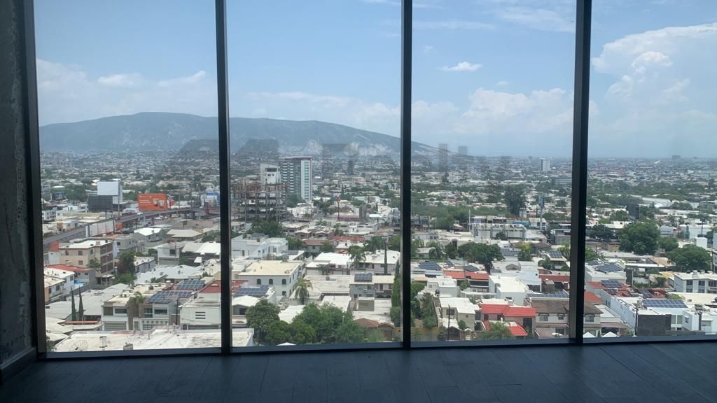Edificio de Oficinas en Venta en Cumbres 2 Sector