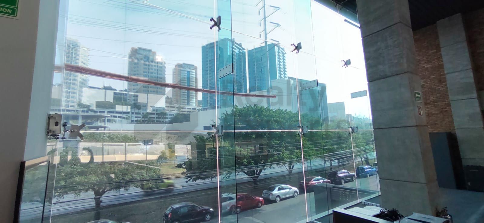 Edificio de Oficinas en Renta en Residencial San Agustin 1 Sector