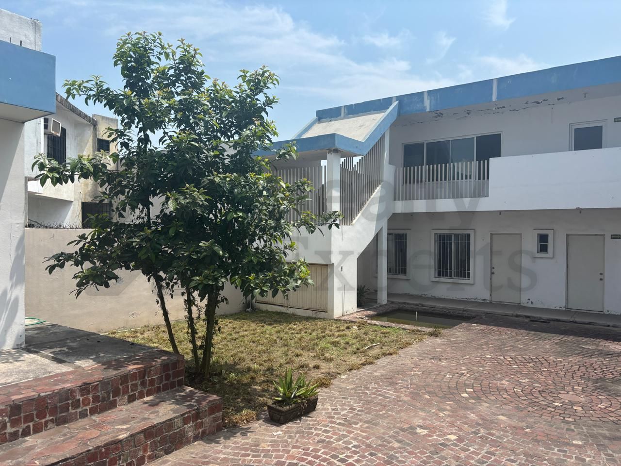 Local en Venta en Cumbres 3 sector