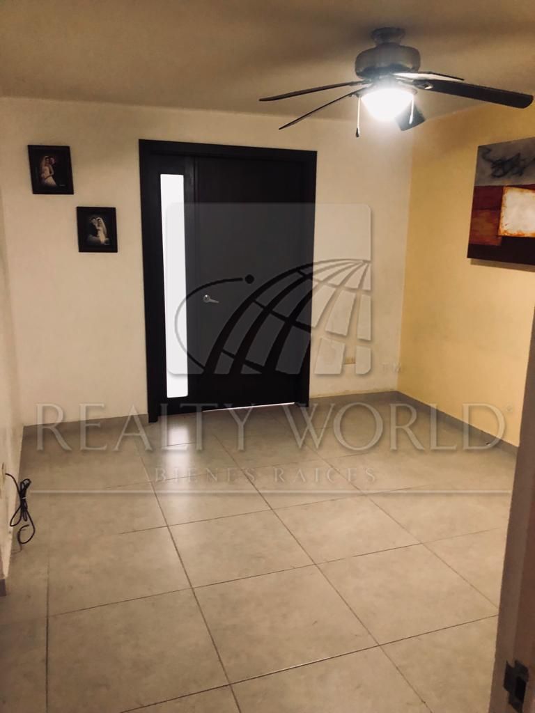 Casa en Renta en Cumbres San Agustín