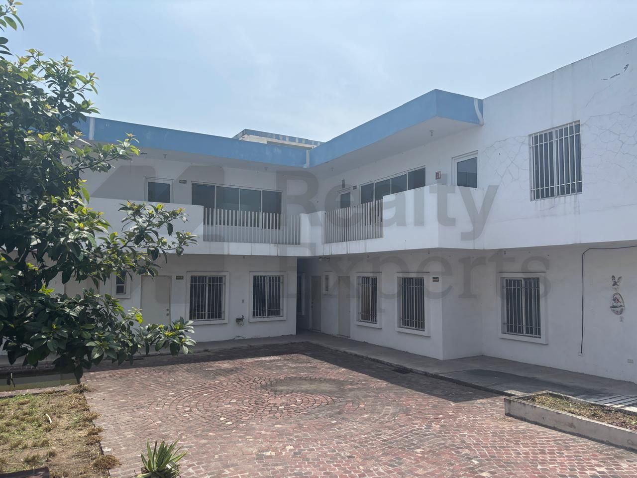 Local en Venta en Cumbres 3 sector