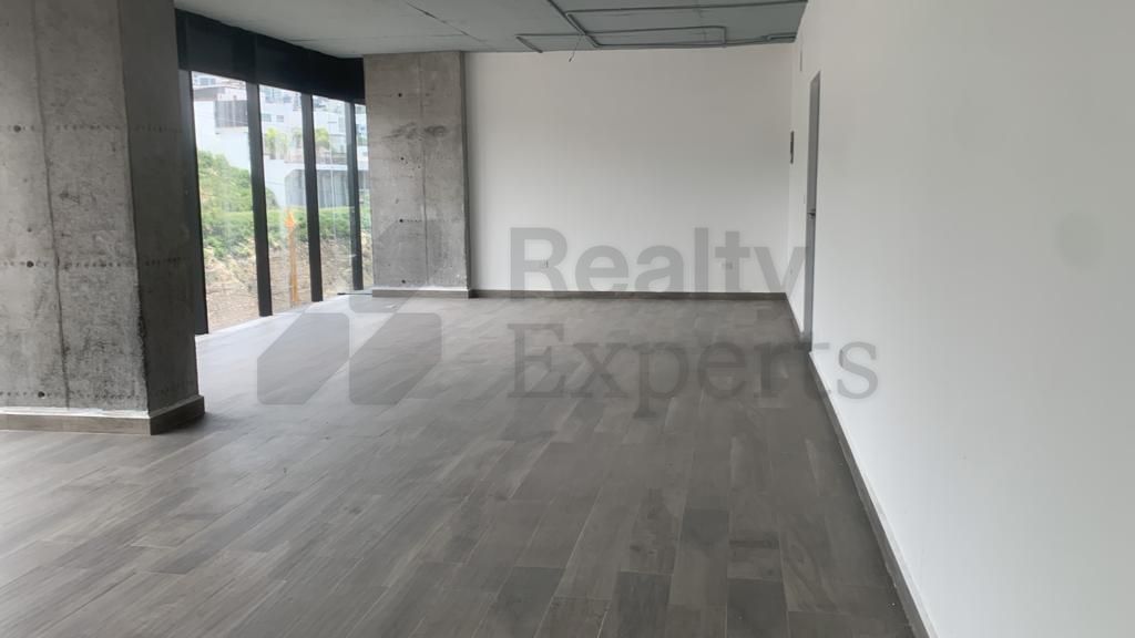 Edificio de Oficinas en Venta en Cumbres 2 Sector