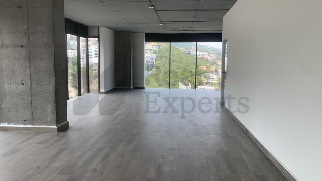 Edificio de Oficinas en Venta en Cumbres 2 Sector