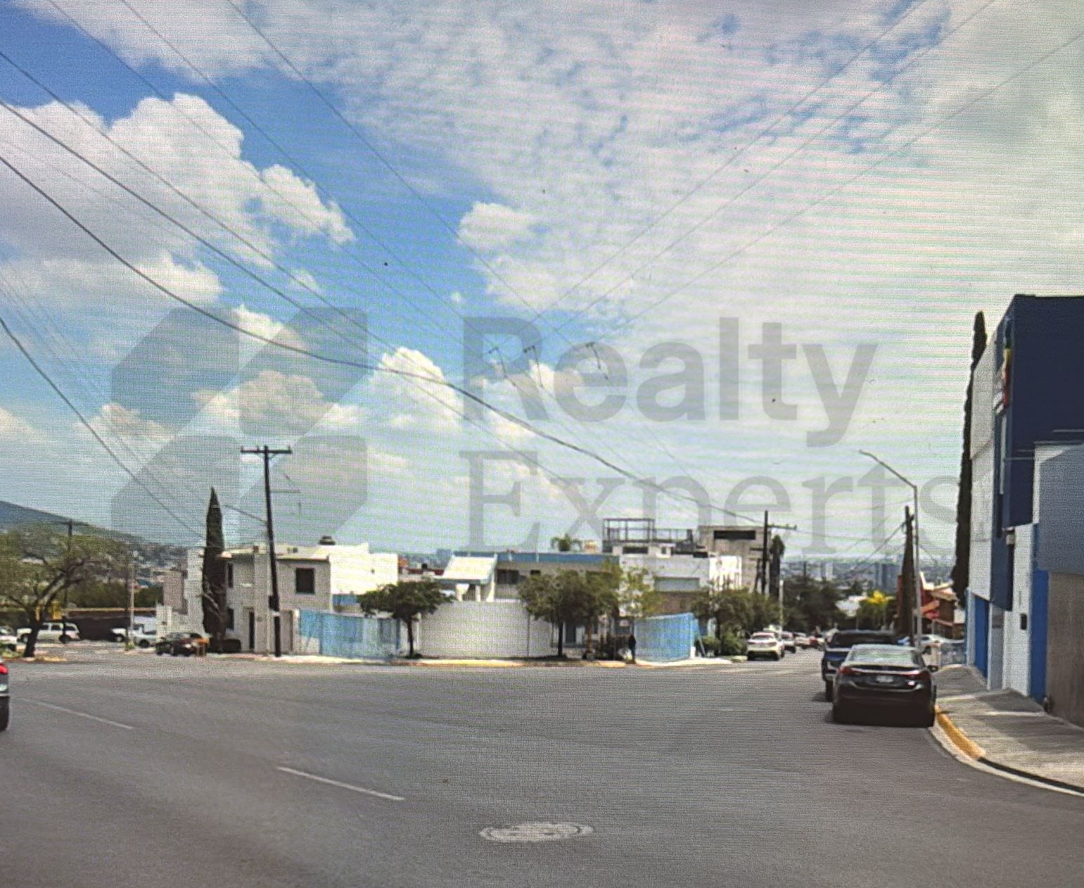 Edificio Mixto en Venta en Cumbres 3er sector