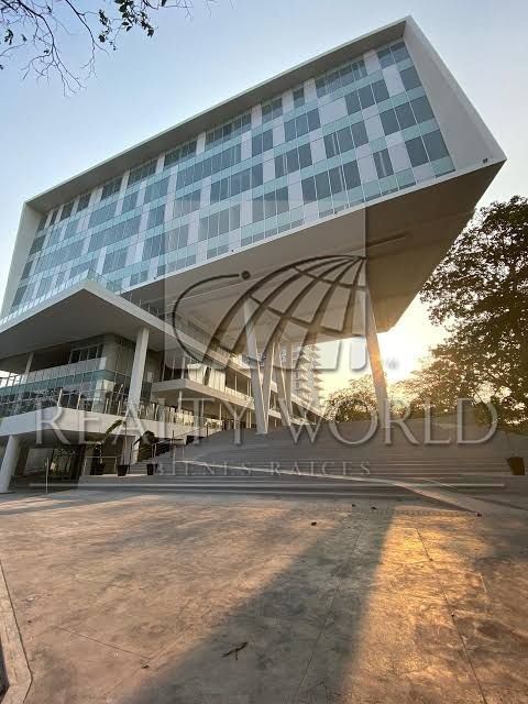 Edificio de Oficinas en Renta en Club Campestre