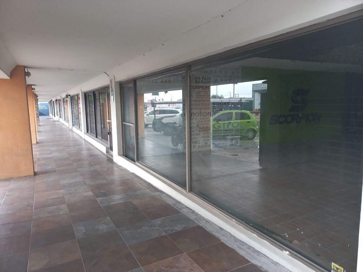 Local en Renta en Cumbres 1 Sector