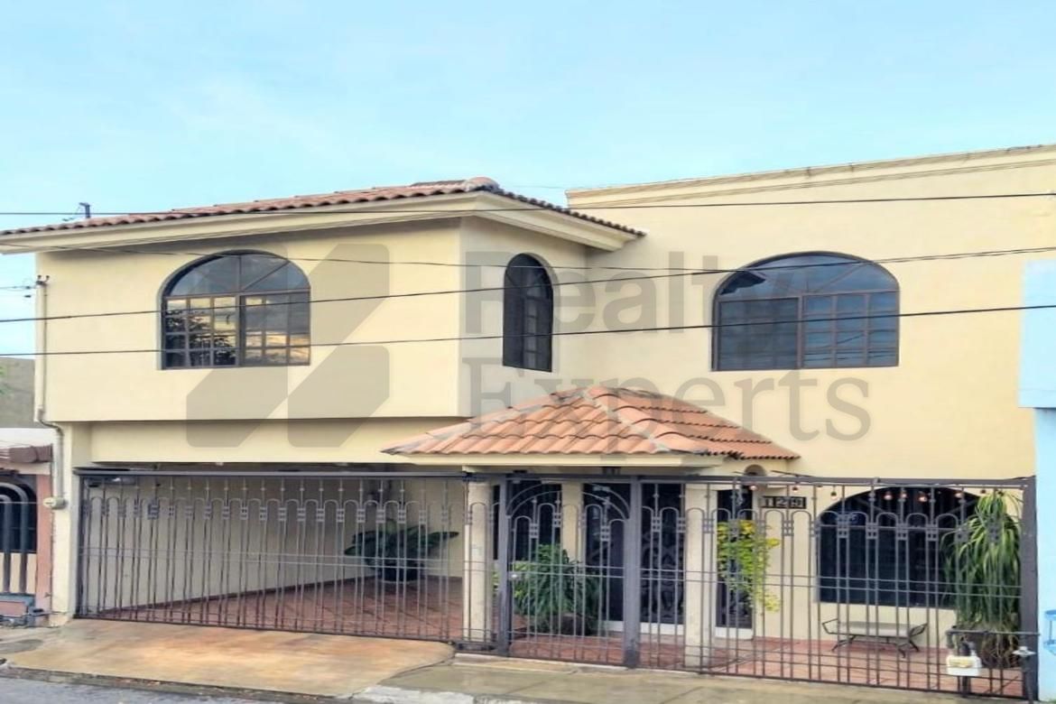 Casa en Venta en Jardines de Anáhuac