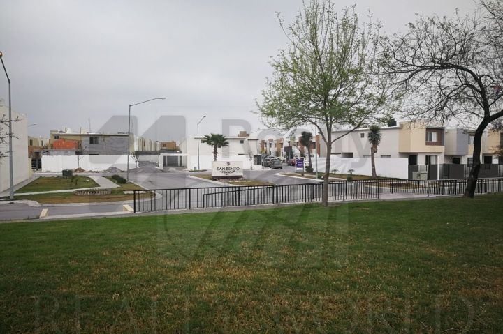 Casa en Renta en Capellanía Residencial