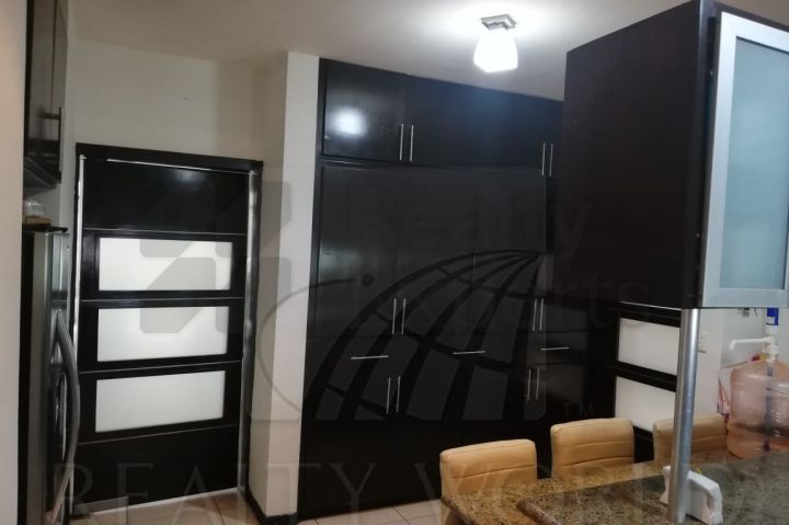 Casa en Venta en Cumbres Santa Clara