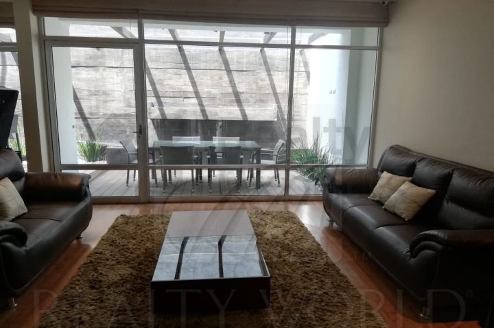 Casa en Venta en Cumbres Santa Clara