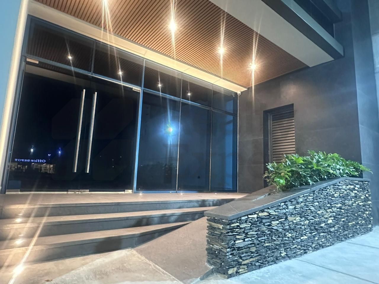 Edificio de Oficinas en Renta en Cumbres 1 Sector