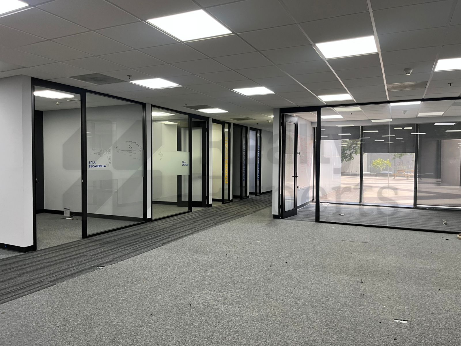 Oficina en Renta en Torre Axxis