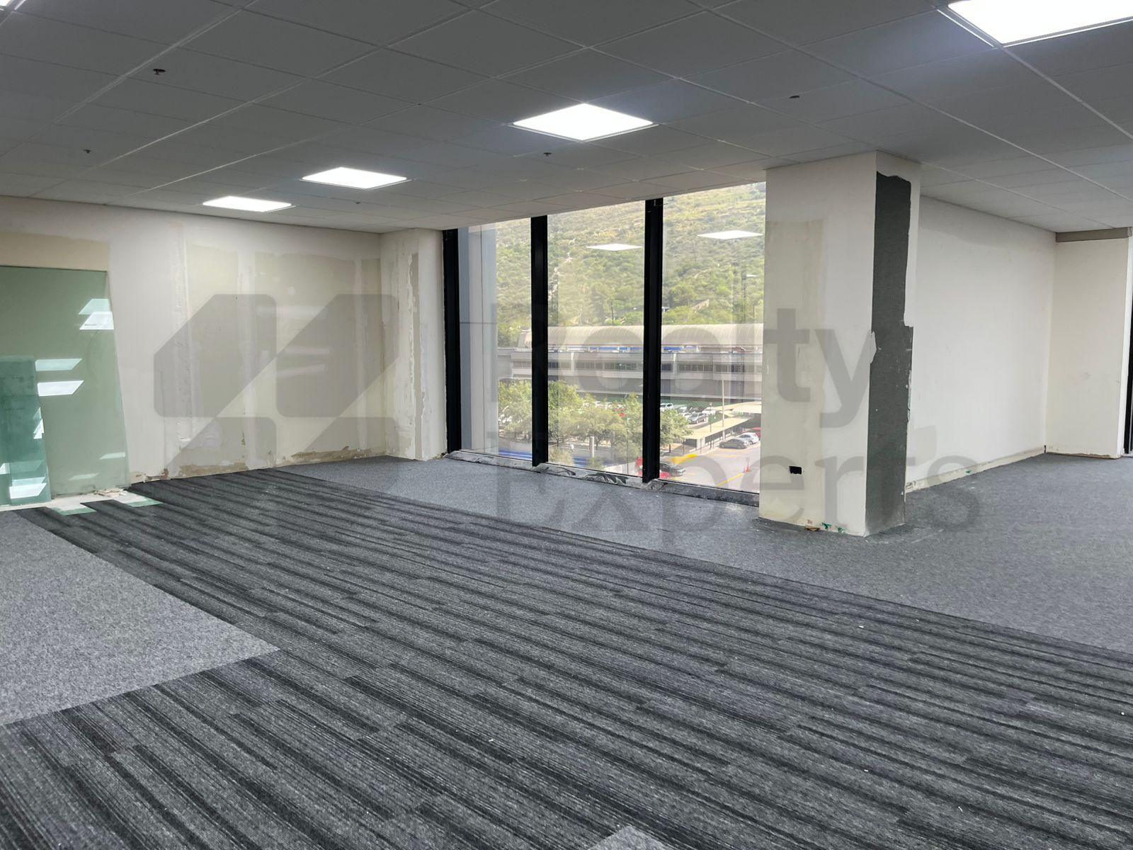 Oficina en Renta en Torre Axxis