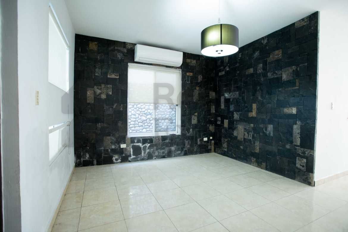 Casa en Venta en Privada Nogalar