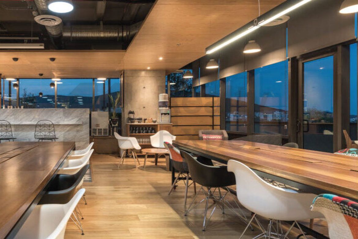 Edificio de Oficinas en Renta en Parvada Cowork & Co.
