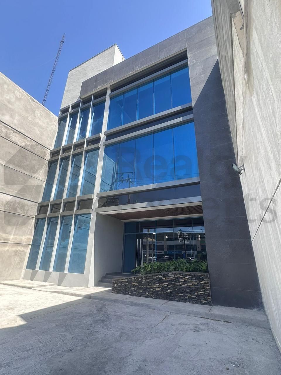 Edificio de Oficinas en Renta en Cumbres 1 Sector