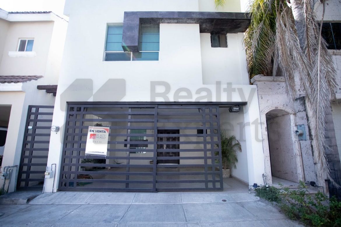 Casa en Venta en Privada Nogalar