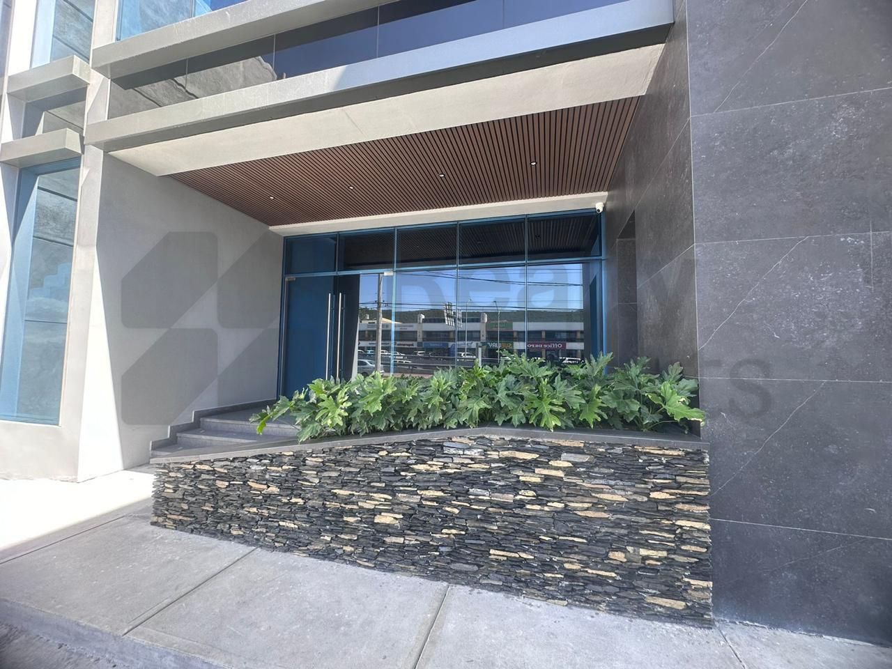 Edificio de Oficinas en Renta en Cumbres 1 Sector