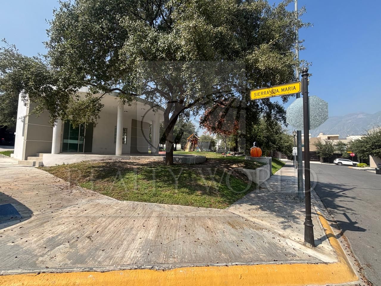 Casa en Renta en Privada Sierra Madre