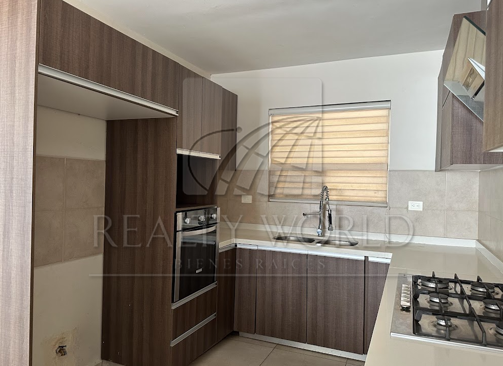Casa en Venta en Cumbres Elite Sector La Hacienda