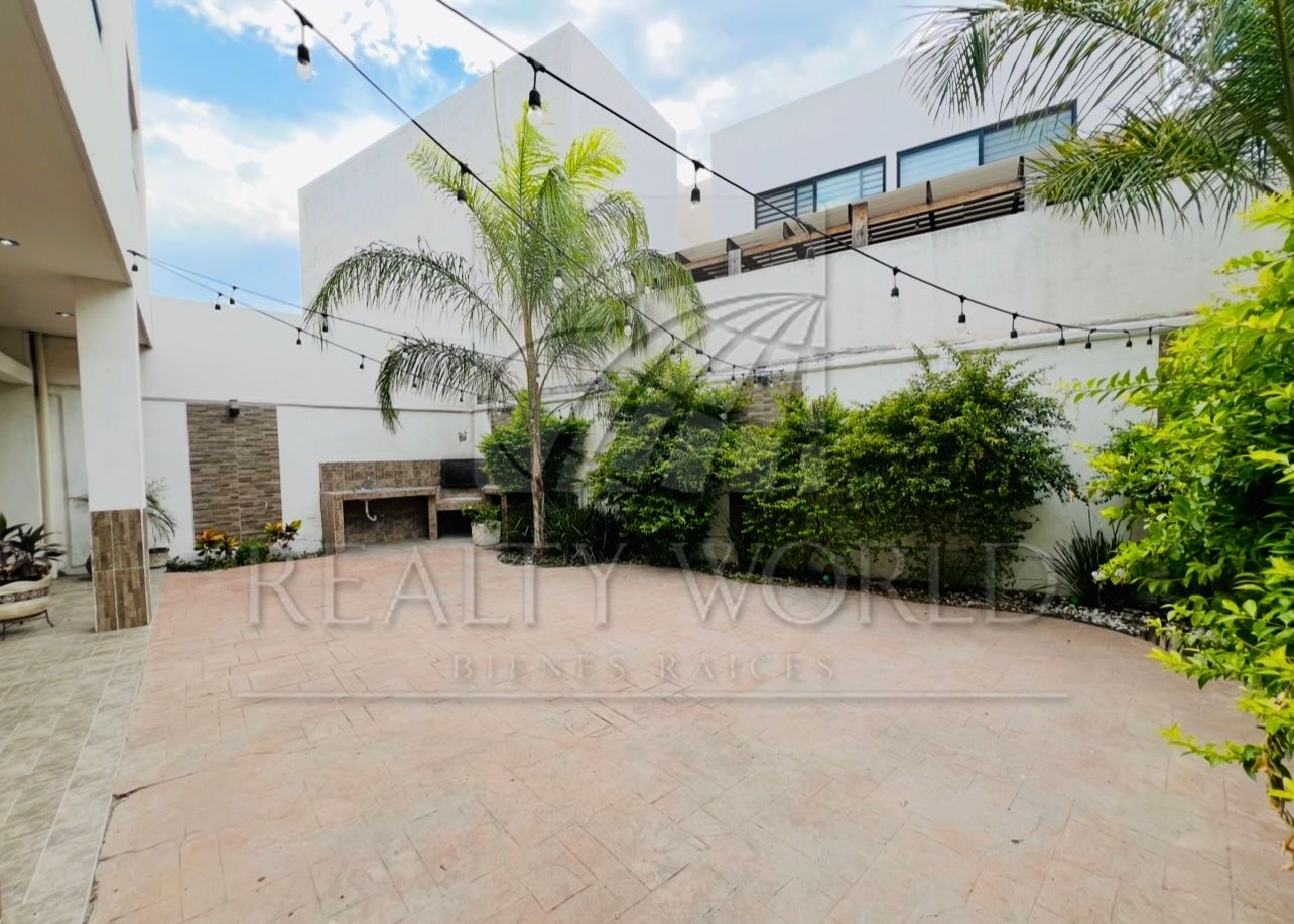 Casa en Renta en Prados de Santa Catarina