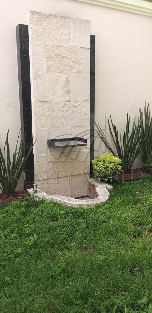 Casa en Venta en Cumbres 5to Sector