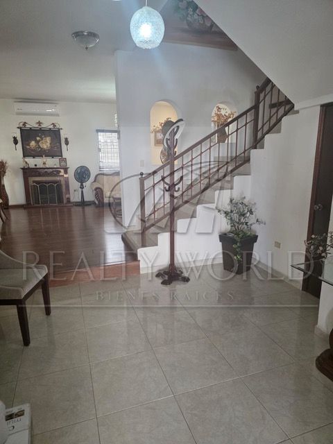 Casa en Venta en Cumbres Santa Clara
