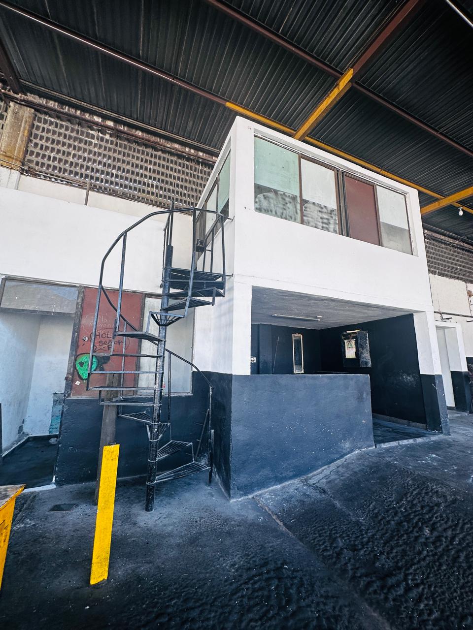 Edificio Mixto en Renta en Jardines de Santa Catarina