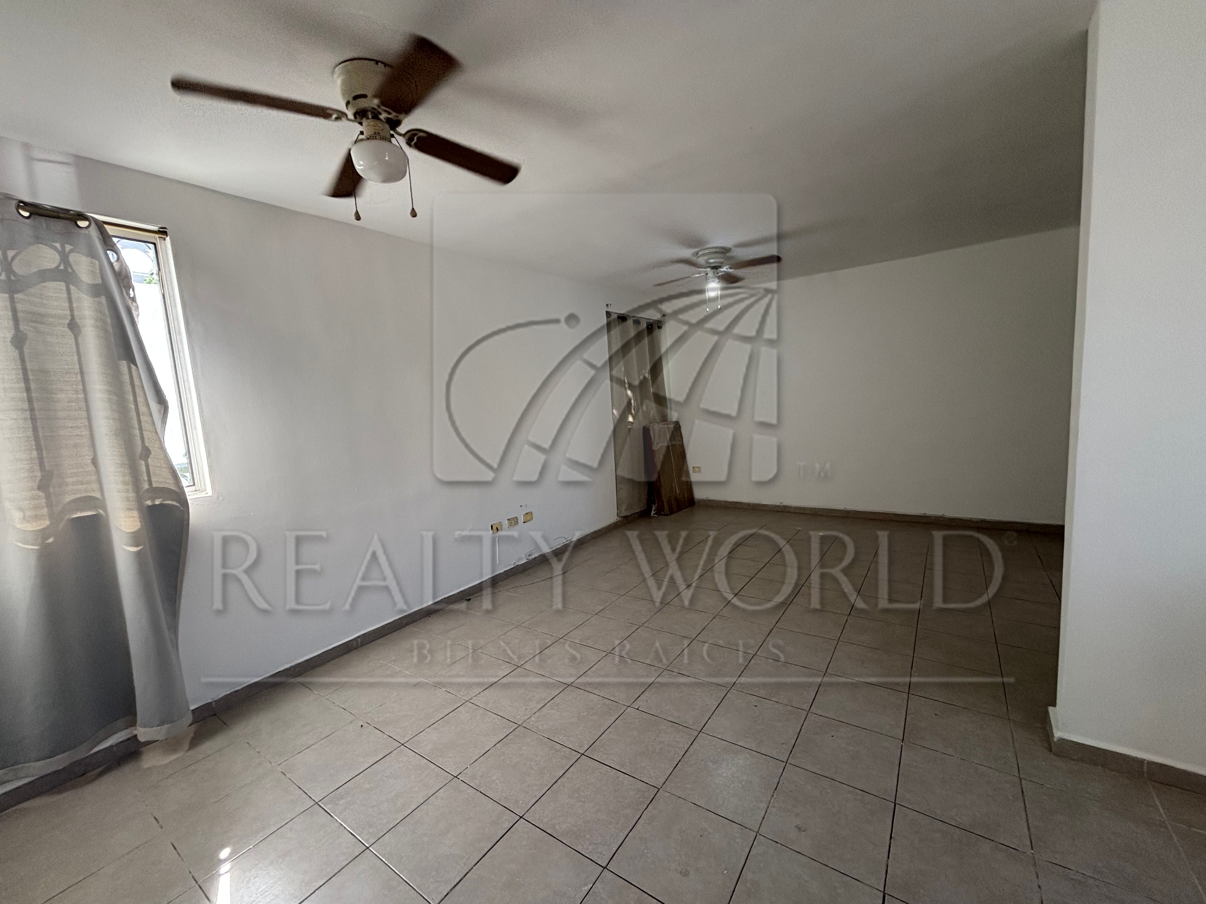 Casa en Renta en Paseo de los Nogales Santa Rosa