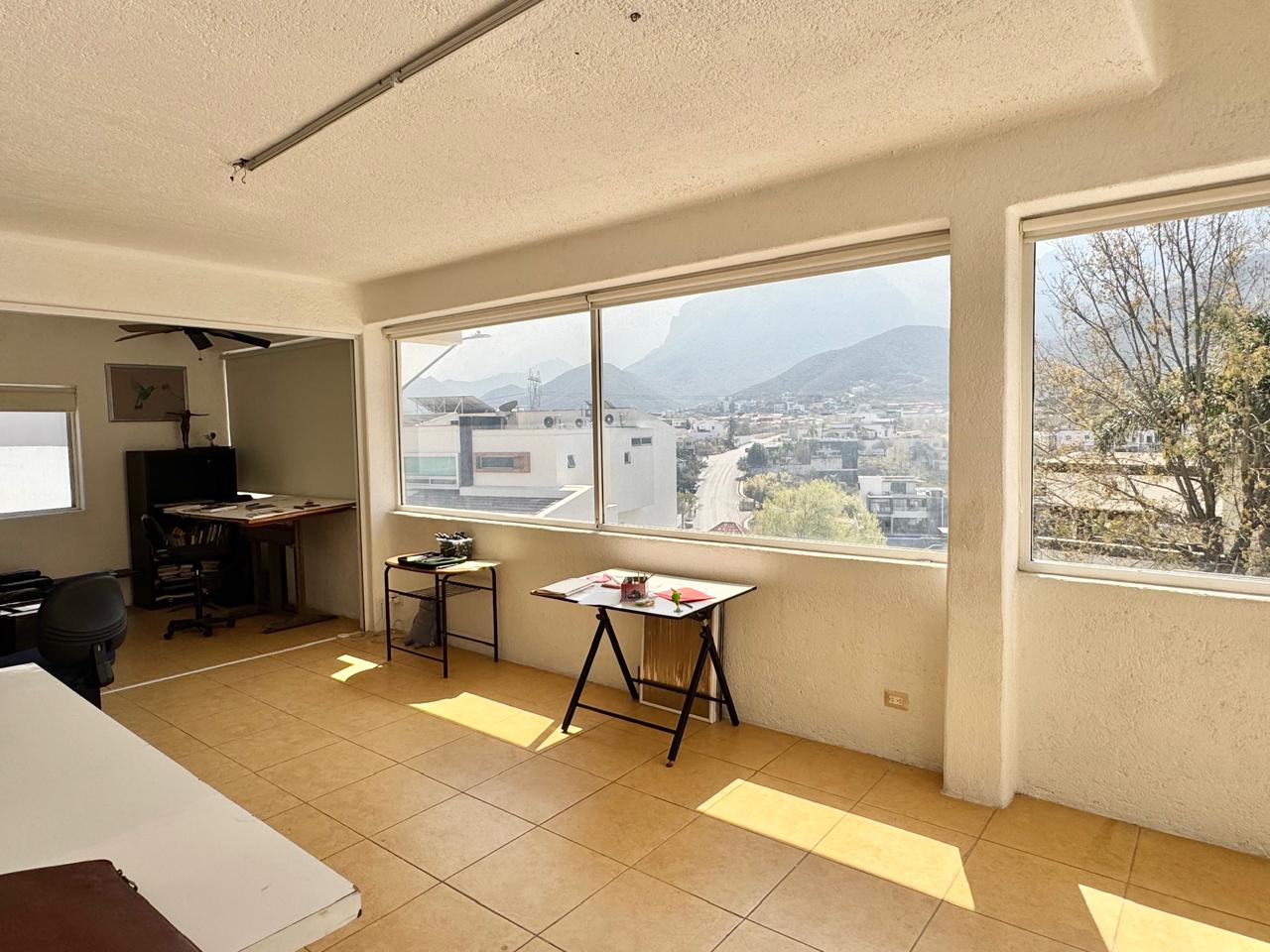 Casa en Venta en Sierra Alta 8