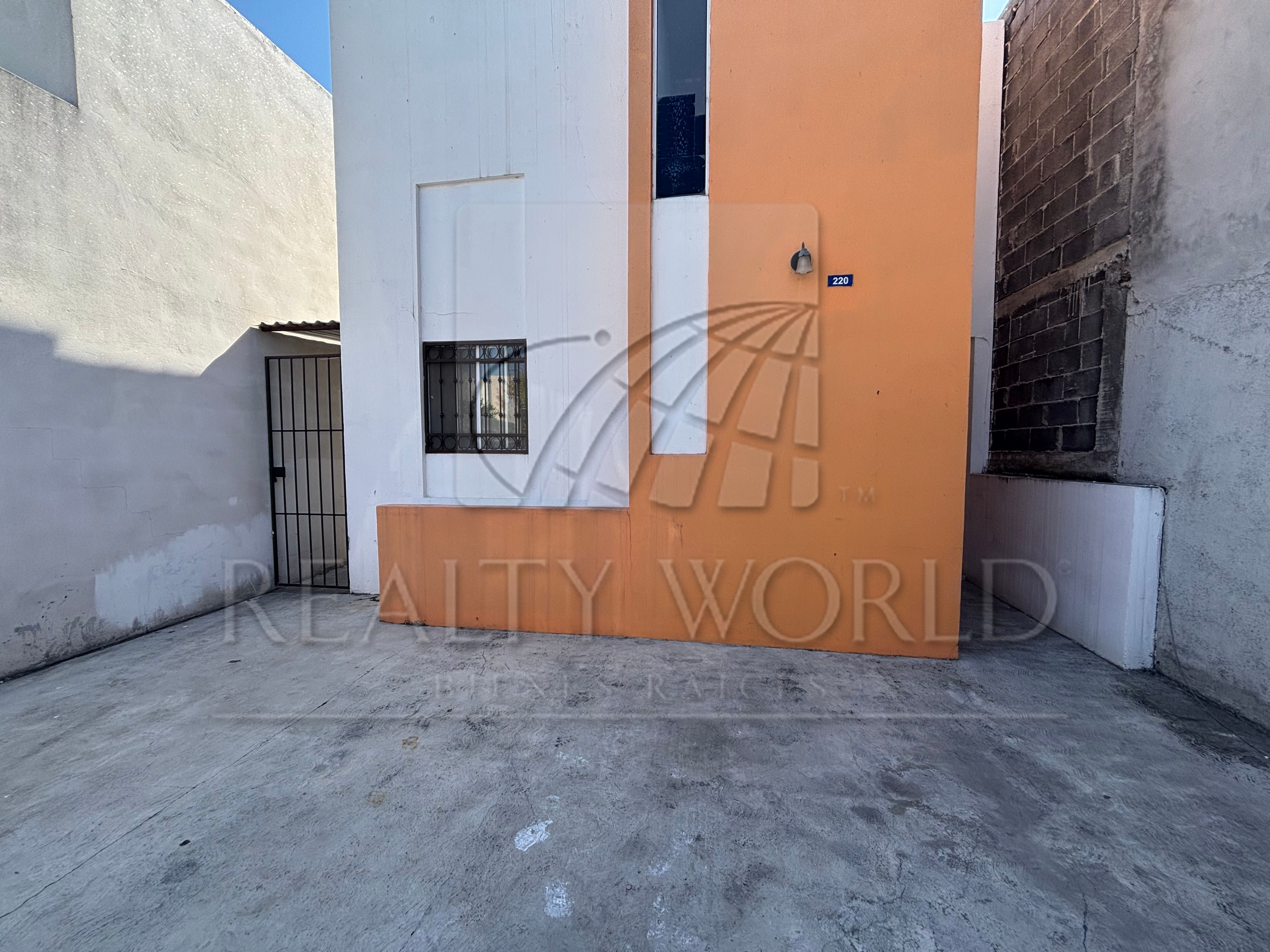 Casa en Renta en Paseo de los Nogales Santa Rosa