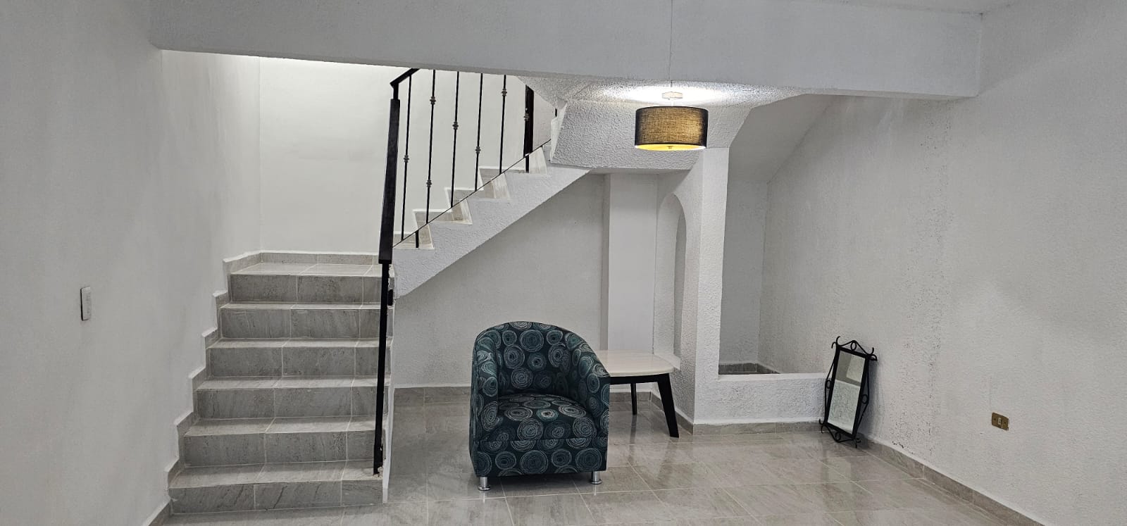 Departamento en Renta en Cumbres 3er sector