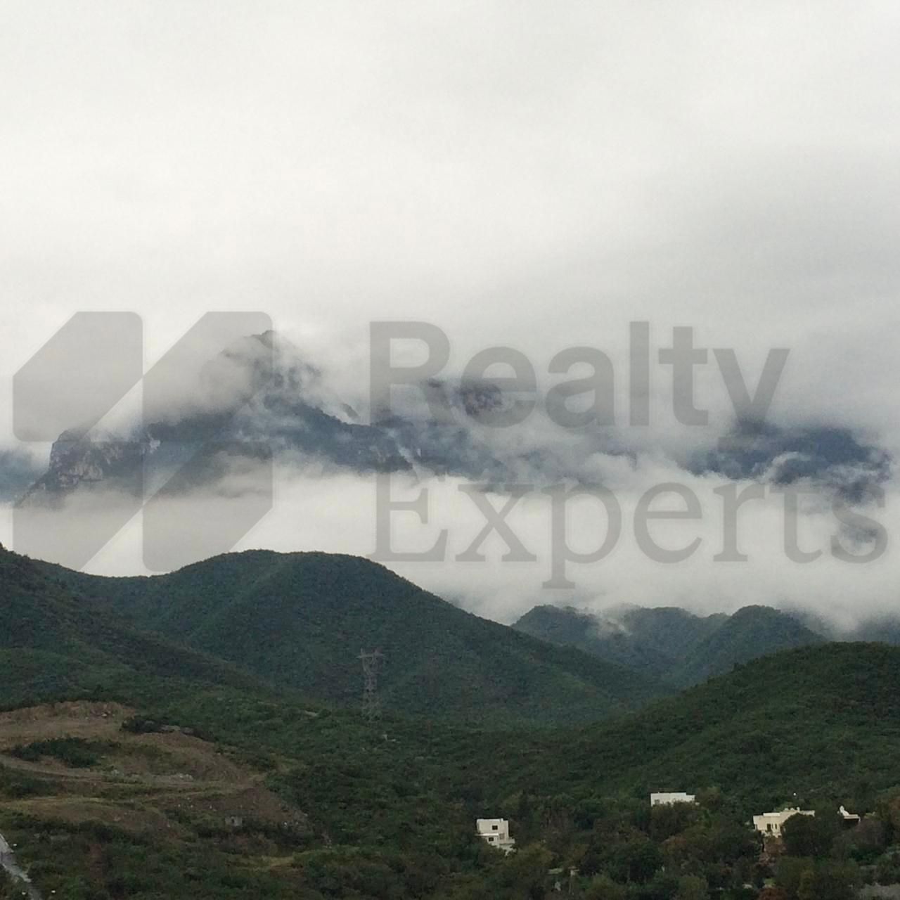 Casa en Venta en Sierra Alta 8