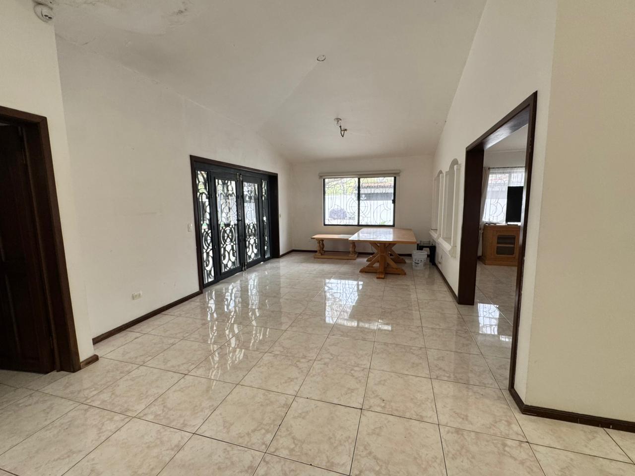 Oficina en Renta en Los Cristales