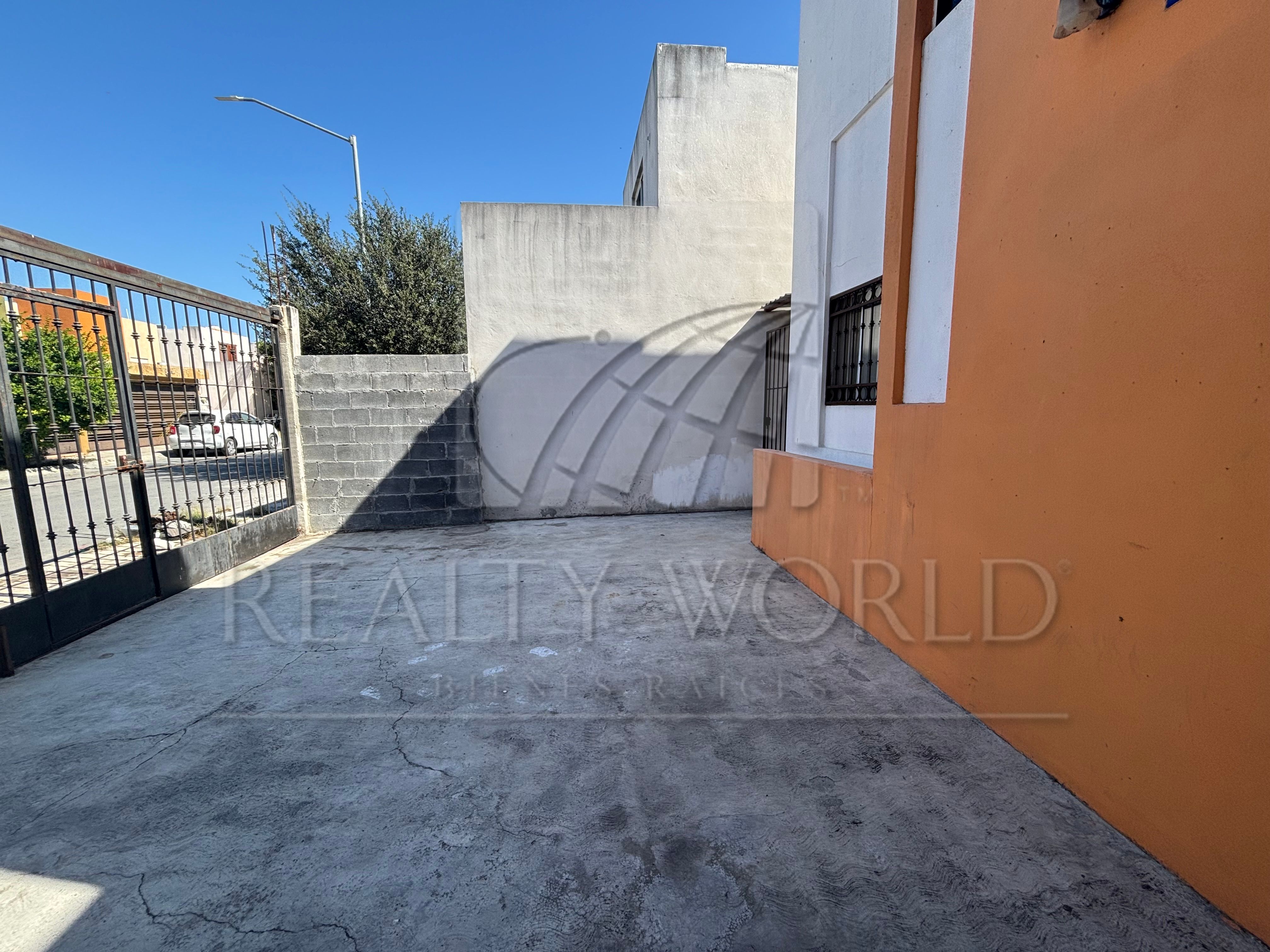 Casa en Renta en Paseo de los Nogales Santa Rosa