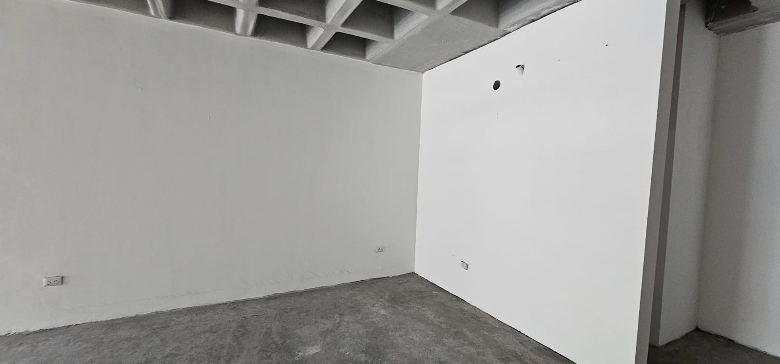 Local en Renta en Cumbres 2 Sector