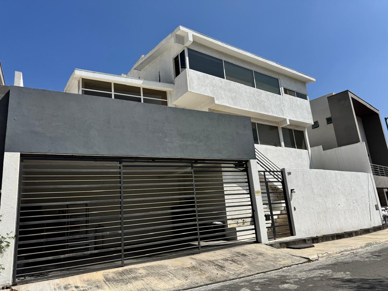 Casa en Venta en Sierra Alta 8