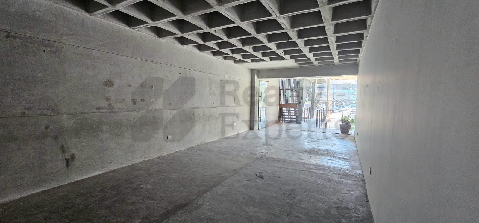 Local en Renta en Cumbres 2 Sector