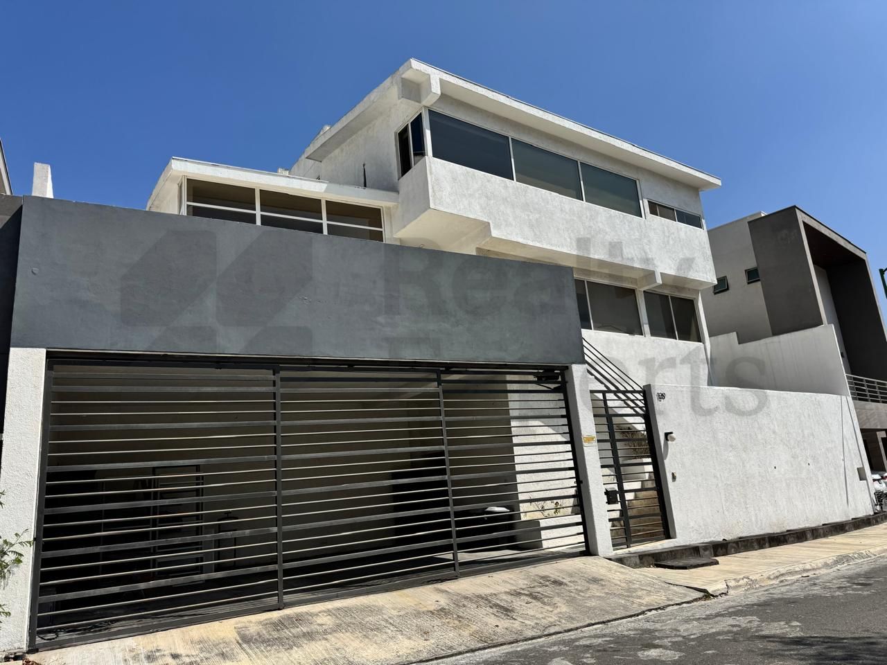 Casa en Venta en Sierra Alta 8