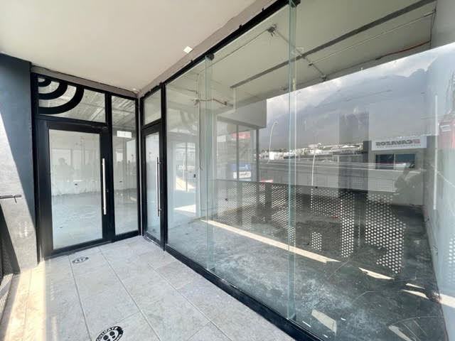 Local en Renta en Cumbres Elite