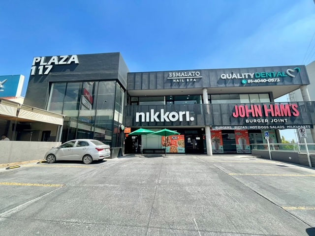 Local en Renta en Cumbres Elite