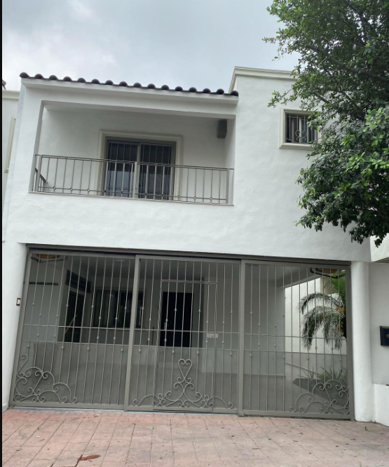 Casa en Renta en Cumbres Santa Clara