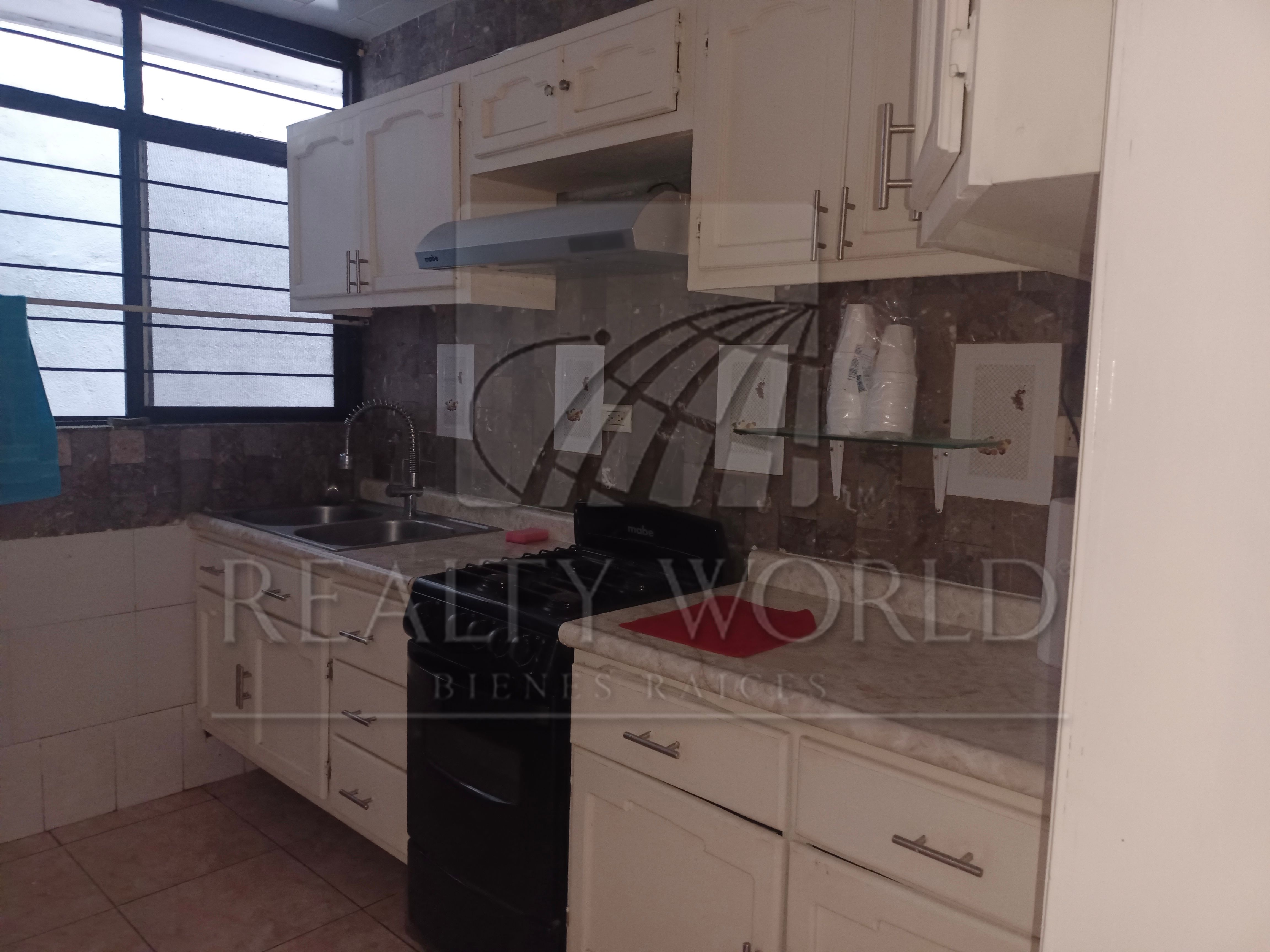 Casa en Renta en Residencial El Roble