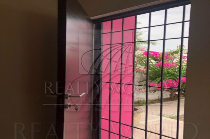 Casa en Renta en Hacienda las Flores