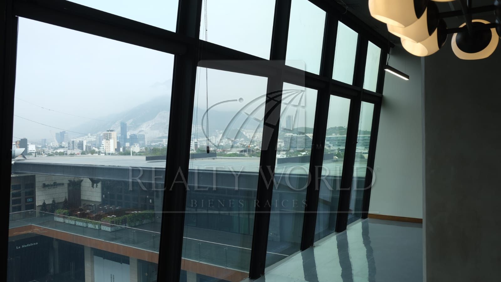 Oficina en Renta en Plaza Chroma