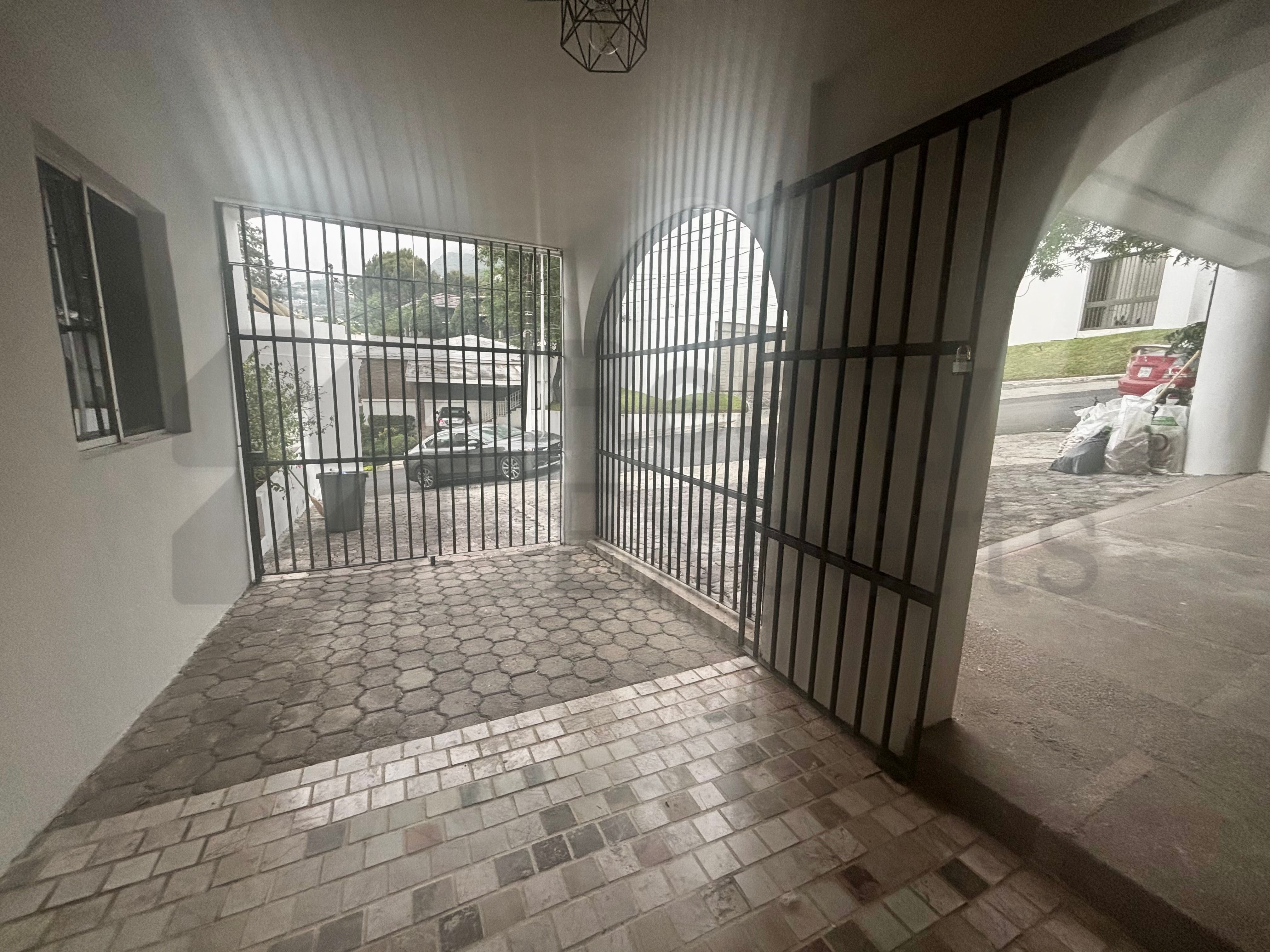 Casa en Renta en Colinas de La Sierra Madre