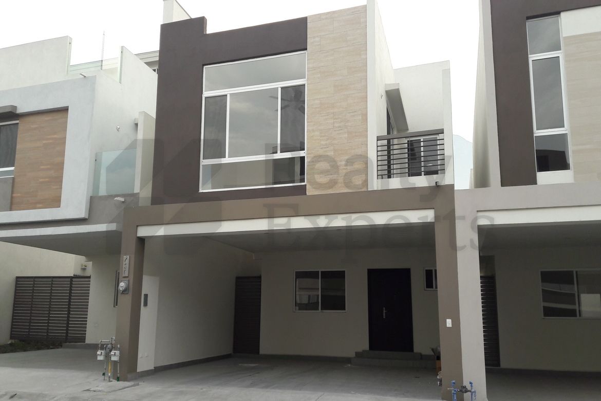 Casa en Renta en Puerta de Hierro