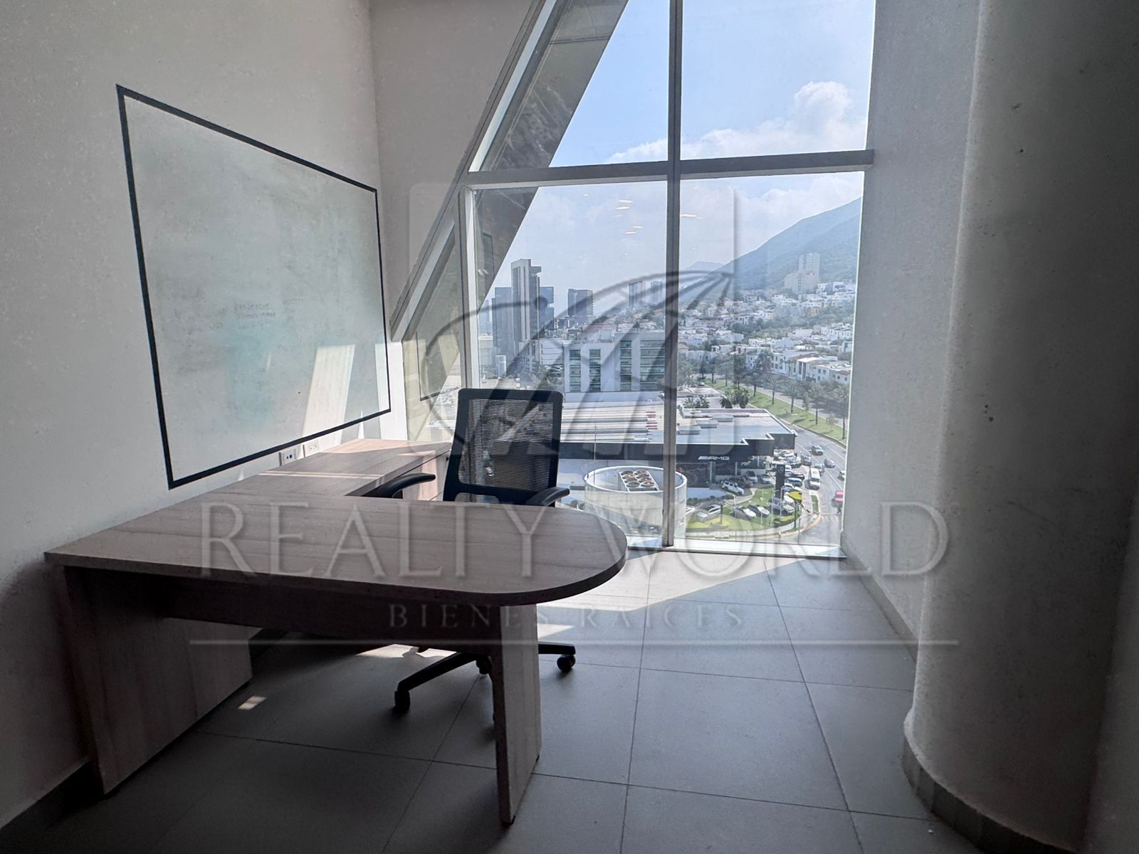 Oficina en Renta en Parque Corporativo Ucaly