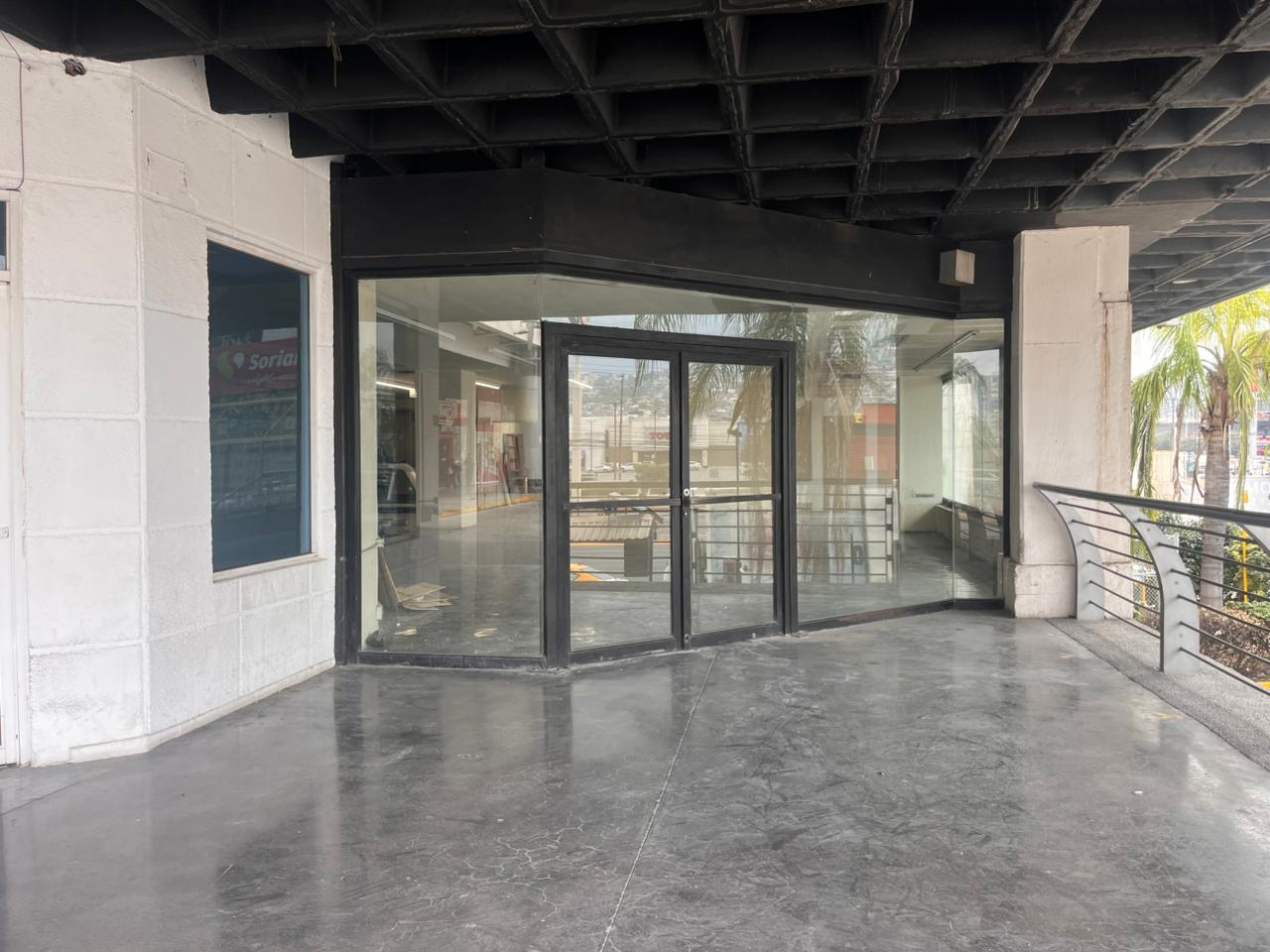 Local en Renta en Contry